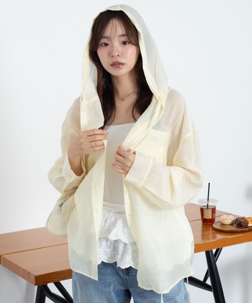 WEGO(ウィゴー)の「WEGO/【26年春新作】シアーフードシャツ(シャツ/ブラウス・レディース・ブルー/アイボリー/ライトイエロー/ライトピンク/チャコール・FREE)」の5枚目の写真