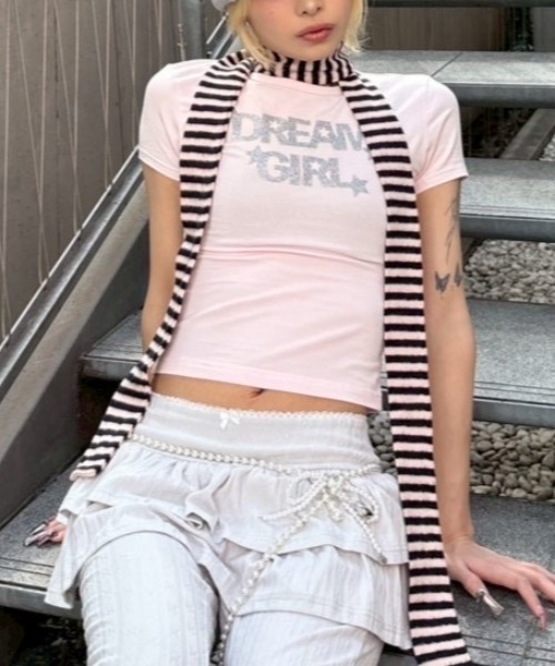 Unopened gift(アンオープンドギフト)の「【Unopened gift】dreamgirl never cry baby t / 【アンオープンドギフト】ロゴラインストーンフィット半袖Tシャツ(Tシャツ/カットソー・レディース・ブラック/ピンク・ONE SIZE)」の2枚目の写真