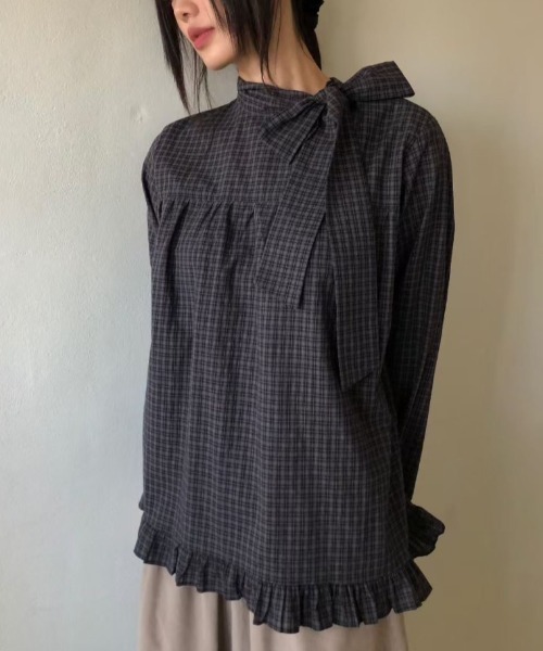 FAVORITO(ファヴォリート)の「リボンチェック柄シャツ(シャツ/ブラウス・レディース・ライトグレー/ダークグレー・F)」の2枚目の写真