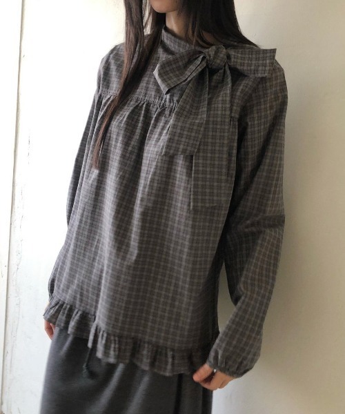 FAVORITO(ファヴォリート)の「リボンチェック柄シャツ(シャツ/ブラウス・レディース・ライトグレー/ダークグレー・F)」の4枚目の写真
