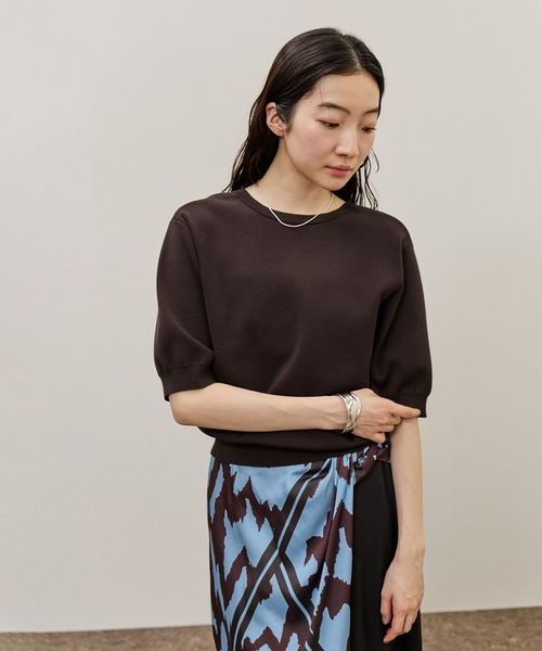 ADAM ET ROPE'（アダムエロペ）の「2WAYキーネックハーフスリーブニット/接触冷感（ニット/セーター・レディース・レッド/ホワイト/ダークブラウン・FREE）」の3枚目の写真