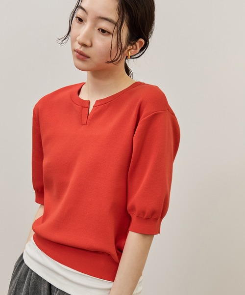ADAM ET ROPE'（アダムエロペ）の「2WAYキーネックハーフスリーブニット/接触冷感（ニット/セーター・レディース・レッド/ホワイト/ダークブラウン・FREE）」の13枚目の写真