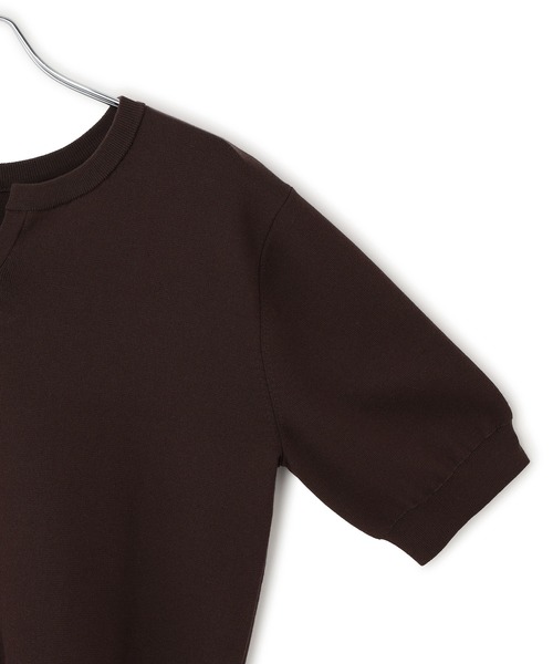 ADAM ET ROPE'（アダムエロペ）の「2WAYキーネックハーフスリーブニット/接触冷感（ニット/セーター・レディース・レッド/ホワイト/ダークブラウン・FREE）」の21枚目の写真