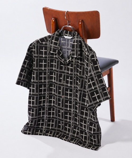 JOURNAL STANDARD(ジャーナルスタンダード)の「クロス エンブロイダリー 半袖 シャツ(シャツ/ブラウス・メンズ・ブラック/ブラウン/ホワイト・LARGE/MEDIUM)」の2枚目の写真