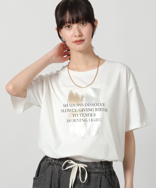 LAKOLE(ラコレ)の「【接触冷感】アソート箔プリントT / 664798(Tシャツ/カットソー・レディース・ホワイト/チャコール/ブラック/オフホワイト・MEDIUM/LARGE)」の3枚目の写真