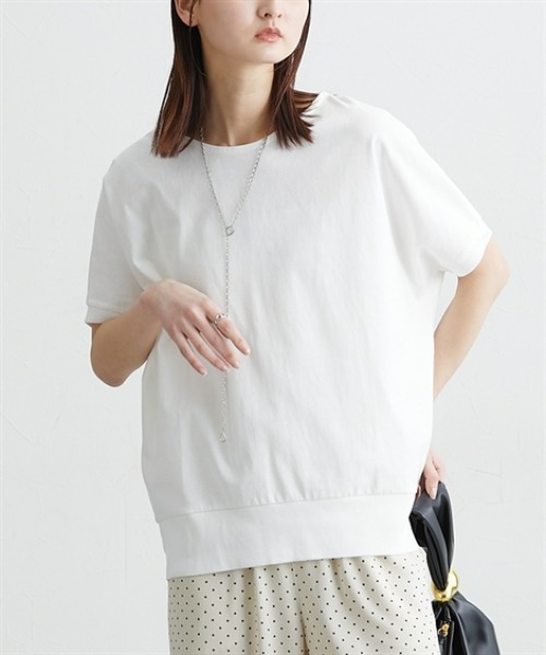 nissen(ニッセン)の「【汗じみにくい綿100%素材】裾リブドルマントップス(Tシャツ/カットソー・レディース・グレイッシュベージュ/ブラック/グレー/オフホワイト・M/L/LL/3L)」の2枚目の写真