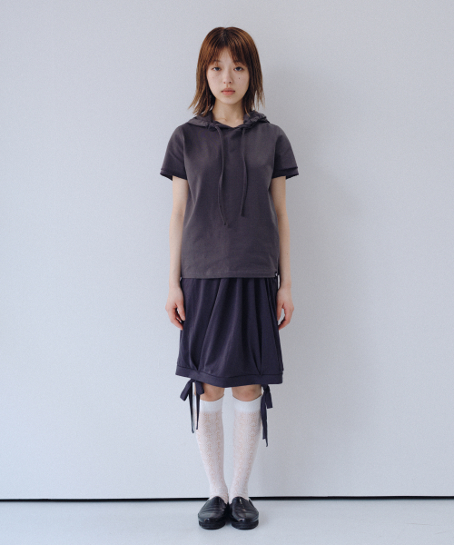 OHESHIO(オヘシオ)の「HOODED LAYERED CAP SLEEVE T-SHIRT, CHARCOAL(パーカー・レディース・その他・FREE)」の2枚目の写真