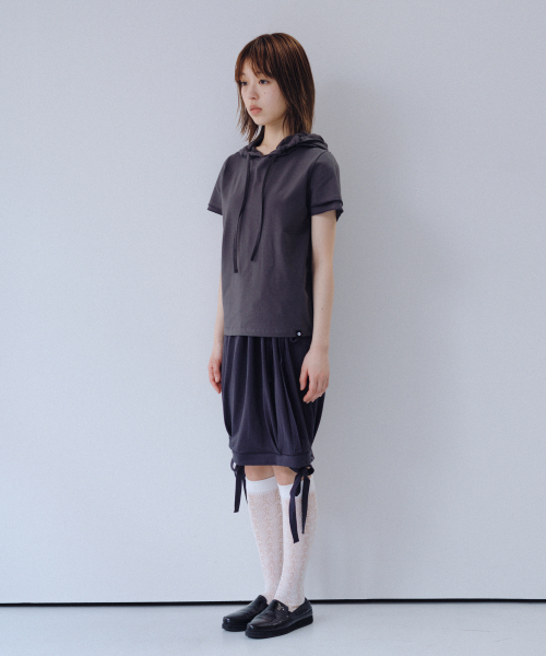OHESHIO(オヘシオ)の「HOODED LAYERED CAP SLEEVE T-SHIRT, CHARCOAL(パーカー・レディース・その他・FREE)」の3枚目の写真