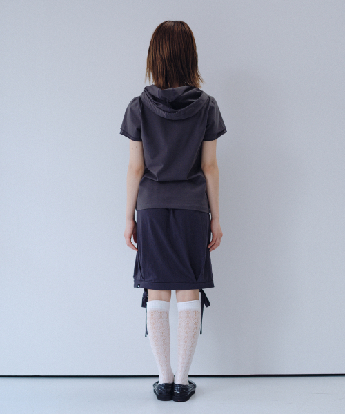 OHESHIO(オヘシオ)の「HOODED LAYERED CAP SLEEVE T-SHIRT, CHARCOAL(パーカー・レディース・その他・FREE)」の4枚目の写真