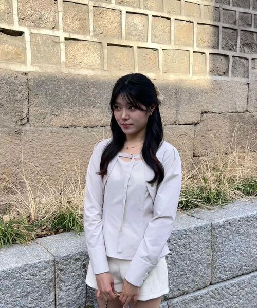 MICANE(ミケーネ)の「ジェライボレロレイヤードブラウス(シャツ/ブラウス・レディース・ライトベージュ/チャコール・SMALL/MEDIUM/LARGE/X-LARGE/XX-LARGE)」の12枚目の写真