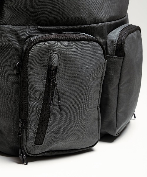 +phenix(プラスフェニックス)の「【+phenix / プラスフェニックス】DUO BACKPACK CORDURAファブリック使用 バックパック(バックパック/リュック・メンズ・ブラック/グレー・FREE)」の12枚目の写真