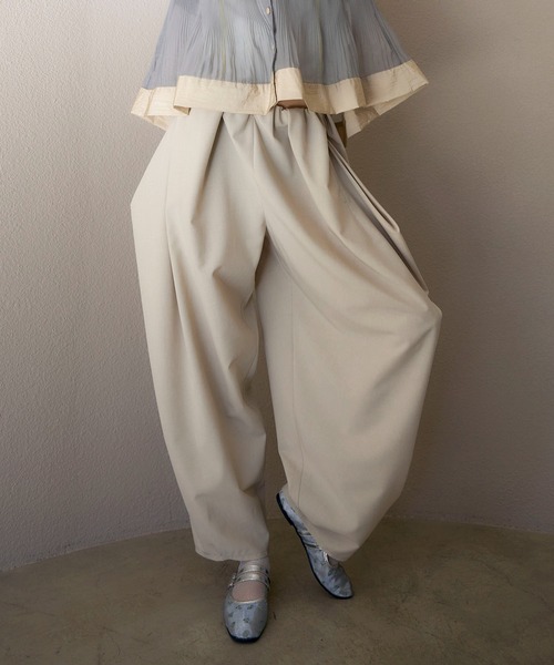 Cepica(セピカ)の「【MARECHAL TERRE / マルシャルテル】ワイドコクーンパンツ(その他パンツ・レディース・グレイッシュベージュ/チャコールグレー・FREE)」の6枚目の写真