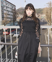 ARWW（エーアールダブリューダブリュー）の「モモク ブラックエプロンワンピース（ワンピース）」