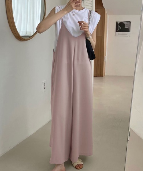 LAFFMO(ラフモ)の「ワイドフレアサロペットパンツ(ワンピース・レディース・ブラック/ピンクベージュ・F)」の2枚目の写真