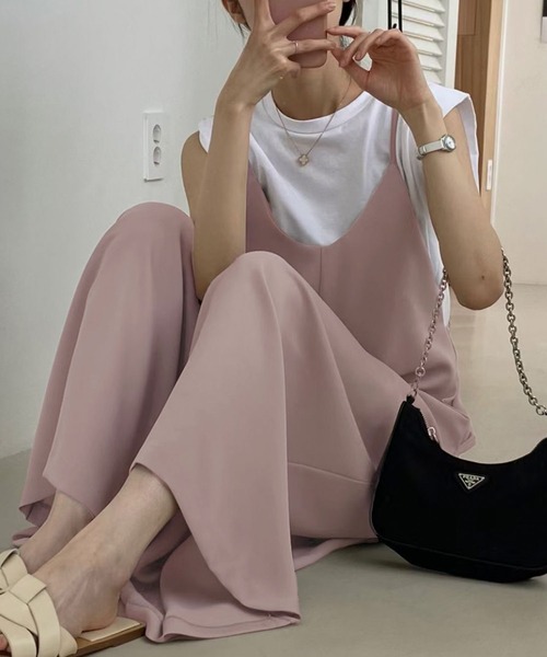 LAFFMO(ラフモ)の「ワイドフレアサロペットパンツ(ワンピース・レディース・ブラック/ピンクベージュ・F)」の4枚目の写真