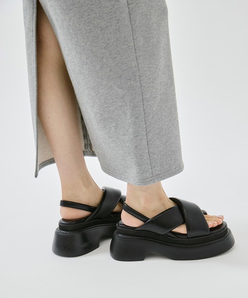 STUDIOUS(ステュディオス)の「【STUDIOUS/ステュディオス】Padded Cross Sandals/パデッドクロスサンダル/厚底サンダル/歩きやすい(サンダル・レディース・ブラック・1/2)」の4枚目の写真