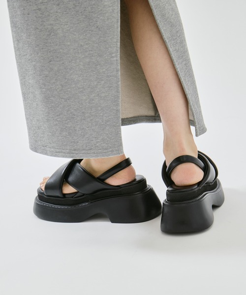 STUDIOUS(ステュディオス)の「【STUDIOUS/ステュディオス】Padded Cross Sandals/パデッドクロスサンダル/厚底サンダル/歩きやすい(サンダル・レディース・ブラック・1/2)」の3枚目の写真