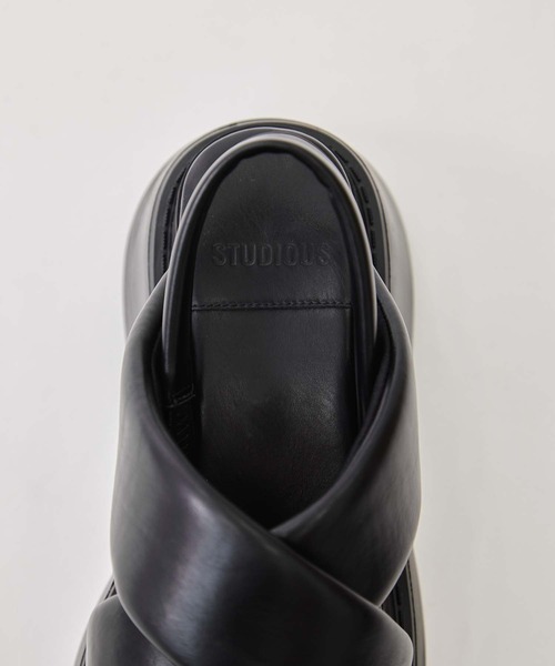 STUDIOUS（ステュディオス）の「【STUDIOUS/ステュディオス】Padded Cross Sandals/パデッドクロスサンダル/厚底サンダル/歩きやすい（サンダル・レディース・ブラック・1/2）」の19枚目の写真