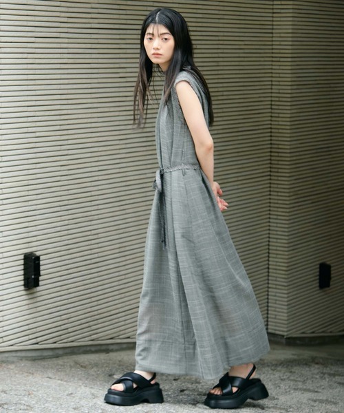 STUDIOUS（ステュディオス）の「【STUDIOUS/ステュディオス】Padded Cross Sandals/パデッドクロスサンダル/厚底サンダル/歩きやすい（サンダル・レディース・ブラック・1/2）」の22枚目の写真