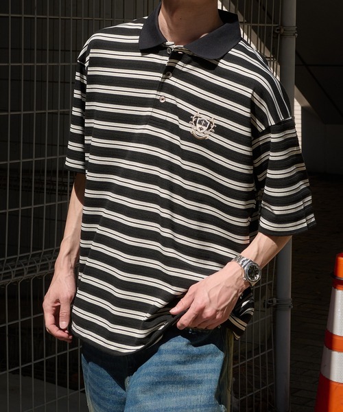 Perushu(ペルーシュ)の「CLASSICAL EMBROIDERY BORDER DRAWSTRING POLO/クラシカル刺繍 ボーダードローストリングポロ(ポロシャツ・メンズ・ブラック系/ブラウン系・MEDIUM/LARGE)」の3枚目の写真