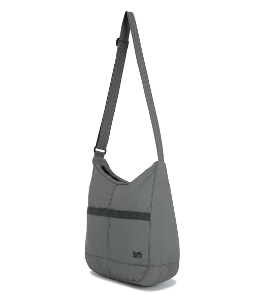 BROWNBREATH(ブラウンブレス)の「TAG NYLON MASSENGER BAG - GREY(メッセンジャーバッグ・レディース・その他・ONE)」の3枚目の写真