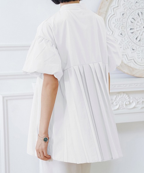 Mignonjour(ミニョンジュール)の「FReePLACe/プリーツ半袖シャツ X12822(シャツ/ブラウス・レディース・ブラック/ホワイト・MEDIUM/LARGE)」の2枚目の写真