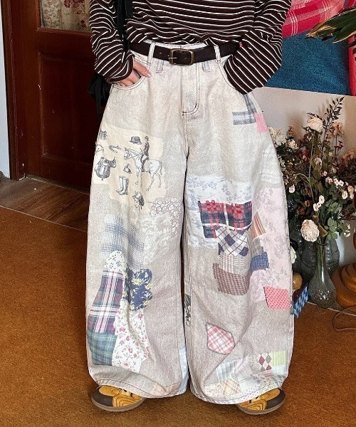 Sibra(シブラ)の「パッチワーク風プリント ワイドデニムパンツ(デニムパンツ・レディース・アイボリー・M)」の7枚目の写真