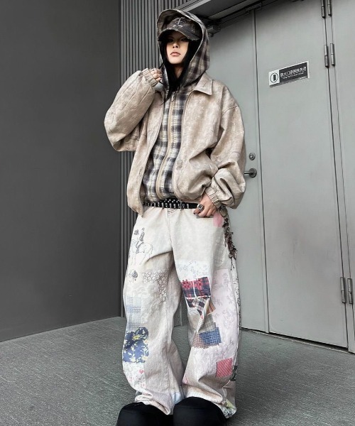 Sibra(シブラ)の「パッチワーク風プリント ワイドデニムパンツ(デニムパンツ・レディース・アイボリー・M)」の4枚目の写真