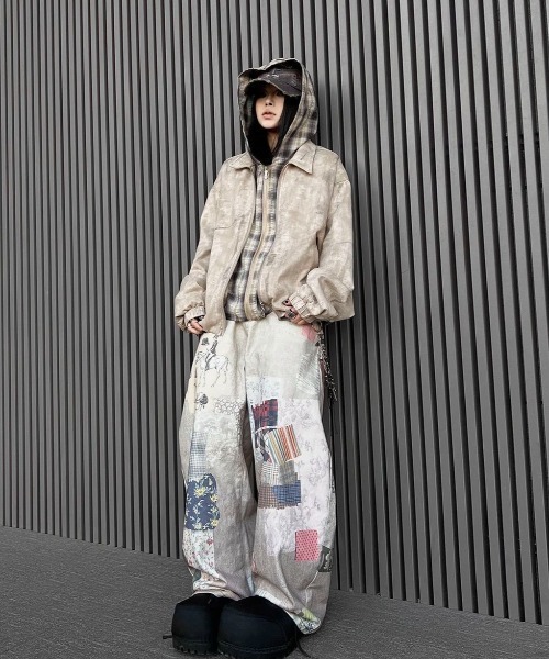 Sibra(シブラ)の「パッチワーク風プリント ワイドデニムパンツ(デニムパンツ・レディース・アイボリー・M)」の5枚目の写真