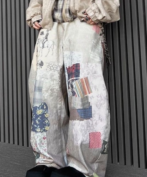 Sibra(シブラ)の「パッチワーク風プリント ワイドデニムパンツ(デニムパンツ・レディース・アイボリー・M)」の2枚目の写真