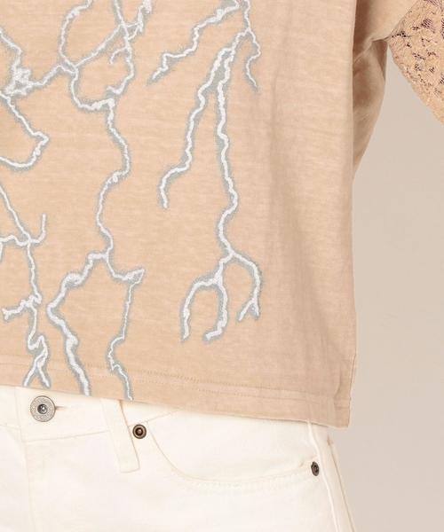 Another Edition（アナザーエディション）の「袖レースロックプリントプルオーバー/AEMBC C/ソデレースロックPRT PO◆（Tシャツ/カットソー・レディース・ダークグレー/ベージュ・FREE）」の4枚目の写真
