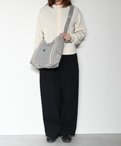 CLEDRAN(クレドラン)の「【軽量 外ポケットあり】CL3915 HAND&WORK COTTON JUTE SHOULDER(ショルダーバッグ・レディース・ベージュ系その他/ブルー系その他/グレー系その他2/グレー系その他/ブラック系その他・FREE)」の19枚目の写真