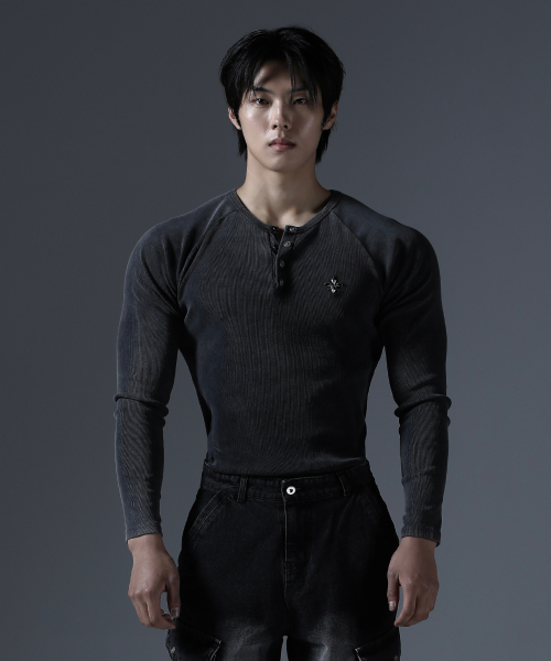 CARMID（カミド）の「アンティックピグメントヘンリーネック長袖[グレー]（Tシャツ/カットソー・メンズ・その他・1/2/3）」の2枚目の写真