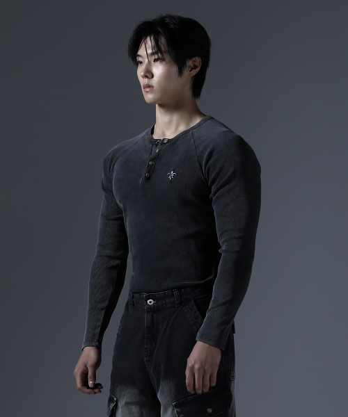 CARMID（カミド）の「アンティックピグメントヘンリーネック長袖[グレー]（Tシャツ/カットソー・メンズ・その他・1/2/3）」の3枚目の写真