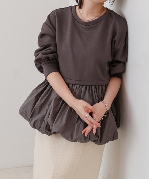 Bab(バブ)の「裾バルーンペプラムトップス(Tシャツ/カットソー・レディース・チャコールグレー/ベージュ/アイボリー・FREE)」の2枚目の写真