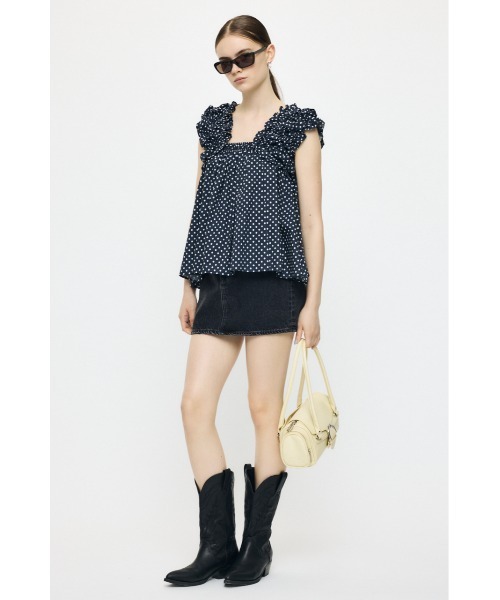 MOUSSY(マウジー)の「SHOULDER FRILLS トップス(シャツ/ブラウス・レディース・ダークブルー/ライトイエロー/ホワイト/ブラック系その他/ブラック・FREE)」の9枚目の写真