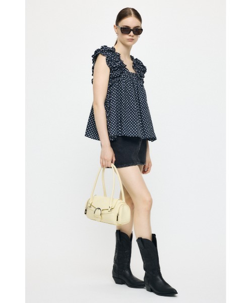 MOUSSY(マウジー)の「SHOULDER FRILLS トップス(シャツ/ブラウス・レディース・ダークブルー/ライトイエロー/ホワイト/ブラック系その他/ブラック・FREE)」の10枚目の写真