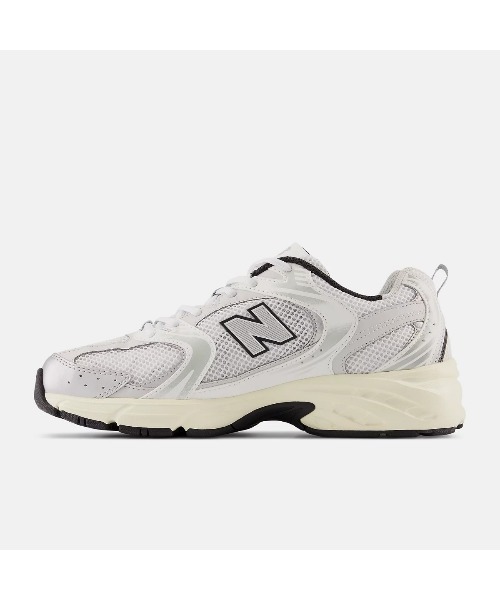 NEW BALANCE(ニューバランス)の「New Balance 530(ニューバランス 530)(スニーカー・メンズ・シルバー系・23cm/24.5cm/24cm/23.5cm/25.5cm/25cm/29cm/28.5cm/27.5cm/27cm/26.5cm/26cm)」の2枚目の写真