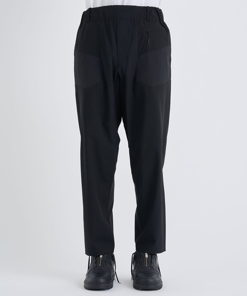WHITE MOUNTAINEERING（ホワイトマウンテニアリング）の「【White Mountaineering/ホワイトマウンテニアリング】別注 Tech Cargo Pants（カーゴパンツ・メンズ・ブラック・2/000/3/1）」の4枚目の写真
