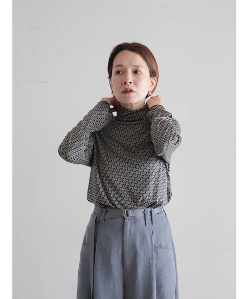 FIL DE FER(フィルデフェール)の「アソートスムースPT タートルネックプルオーバー(Tシャツ/カットソー・レディース・ブラック/キナリ・FREE)」の18枚目の写真
