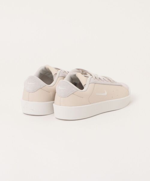 NIKE（ナイキ）の「NIKE ナイキ W COURT HERITAGE MS レディーススニーカー(ウィメンズコートヘリテージMS) IM7529-002 ファントム/セイル/セイル（スニーカー・レディース・アイボリー・23.0cm/22.5cm/25.0cm/24.5cm/24.0cm/23.5cm）」の2枚目の写真