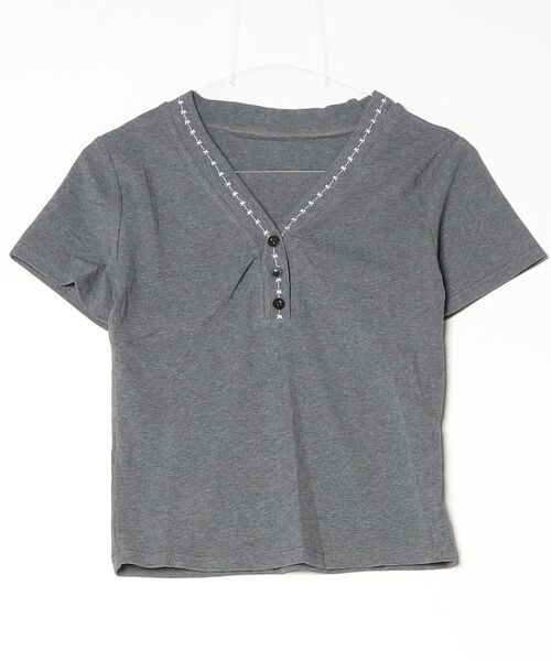 gossip!ロサンゼルス(ゴシップロサンゼルス)の「【Y2Kガーリー】 ネック刺繍ヘンリーネックリブカットソー半袖(Tシャツ/カットソー・レディース・グレー・M)」の14枚目の写真
