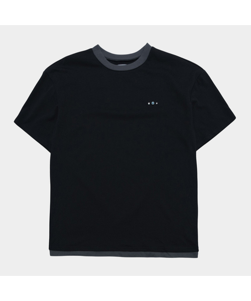 SOMEPLACE MAN(サムプレイス・マン)の「ブルーリベットポイントリンガー配色ラウンドネックセミオーバーフィット半袖Tシャツ_2COLOR(Tシャツ/カットソー・メンズ・ブラック/ネイビー・FREE)」の1枚目の写真