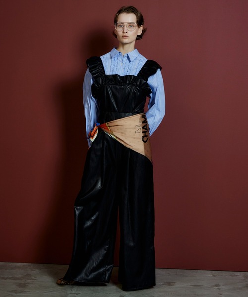MAISON SPECIAL(メゾンスペシャル)の「【2026Autumn PRE-ORDER】Vegan Leather Frill Rompers/ヴィーガンレザーフリルロンパース(サロペット/オーバーオール・レディース・ブラック/ブラウン・36/38)」の4枚目の写真