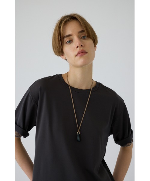 RIM.ARK(リムアーク)の「Stone modern pendant(ストーン モダン ペンダント)(ネックレス・レディース・ブラック/グリーン・FREE)」の4枚目の写真