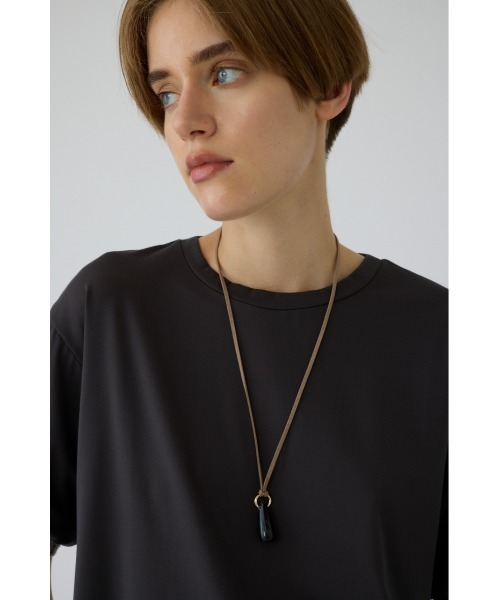 RIM.ARK(リムアーク)の「Stone modern pendant(ストーン モダン ペンダント)(ネックレス・レディース・ブラック/グリーン・FREE)」の5枚目の写真