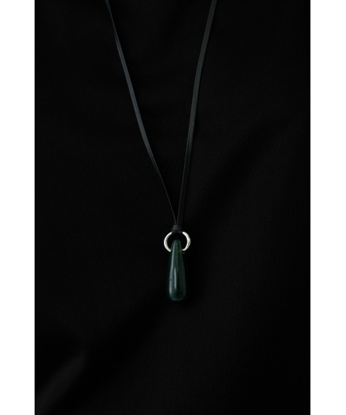 RIM.ARK(リムアーク)の「Stone modern pendant(ストーン モダン ペンダント)(ネックレス・レディース・ブラック/グリーン・FREE)」の10枚目の写真