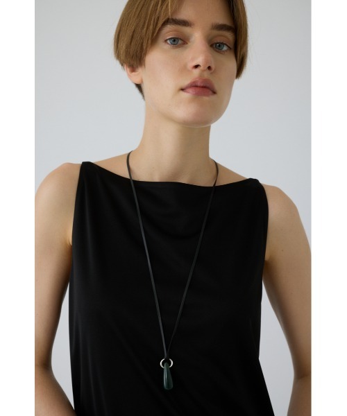 RIM.ARK(リムアーク)の「Stone modern pendant(ストーン モダン ペンダント)(ネックレス・レディース・ブラック/グリーン・FREE)」の11枚目の写真