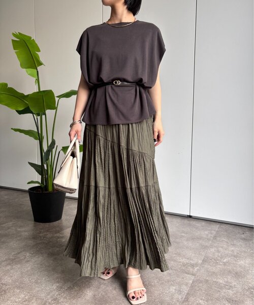 Jena espace merveilleux(ジェナ エスパスメルヴェイユ)の「〈8/15インスタライブご紹介アイテム〉プレート付きタックT(Tシャツ/カットソー・レディース・ライトベージュ/チャコールグレー・FREE)」の15枚目の写真