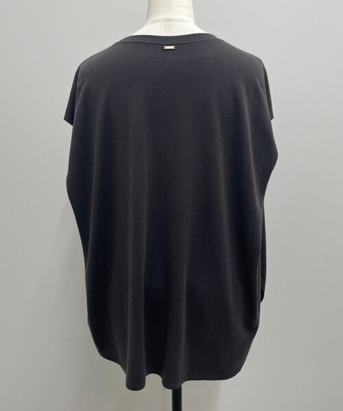 Jena espace merveilleux(ジェナ エスパスメルヴェイユ)の「〈8/15インスタライブご紹介アイテム〉プレート付きタックT(Tシャツ/カットソー・レディース・ライトベージュ/チャコールグレー・FREE)」の7枚目の写真
